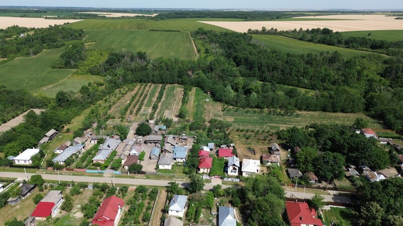 Motoesti, casa la tara, confort de oras, langa Pitesti.